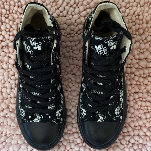 Japanese brand Honeys x Disney collaboration high top sneaker, black, US size 6 - Picture 6 of 9